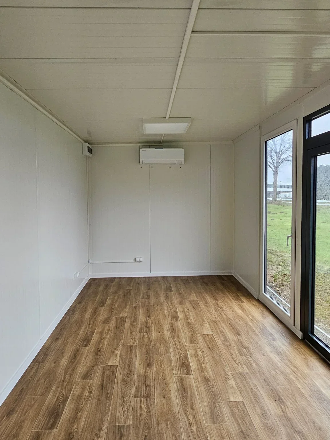 Pabellón de ventas con ventanales hasta el suelo, aprox. 18 m², RAL 7016. – Imagen 7